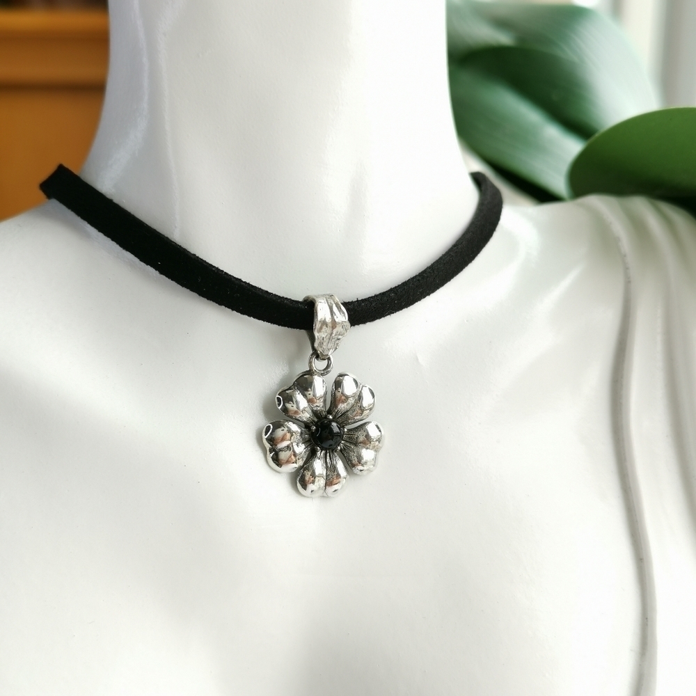 🇨🇦Artisan handmade Sterling Silver Onyx Rose pendant necklace